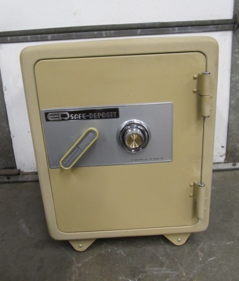 lot 112 image: Heavy Duty EP INDUSTRIAL Safe-Deposit Floor Safe wCombo