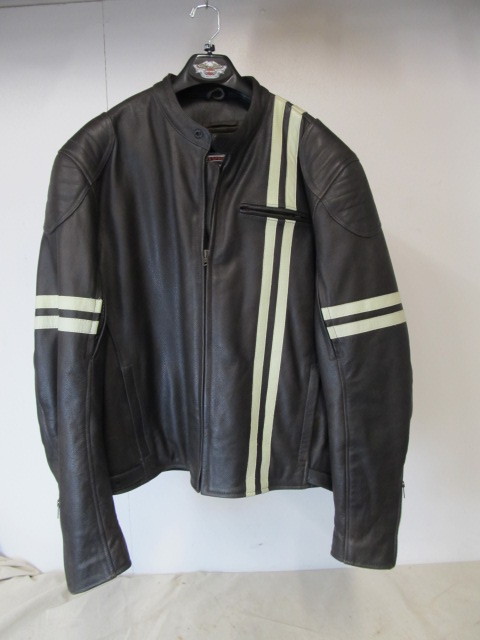 lot 121 image: LIKE NEW Mens RIVER ROAD Leather Motorcycle jacket - Size 52