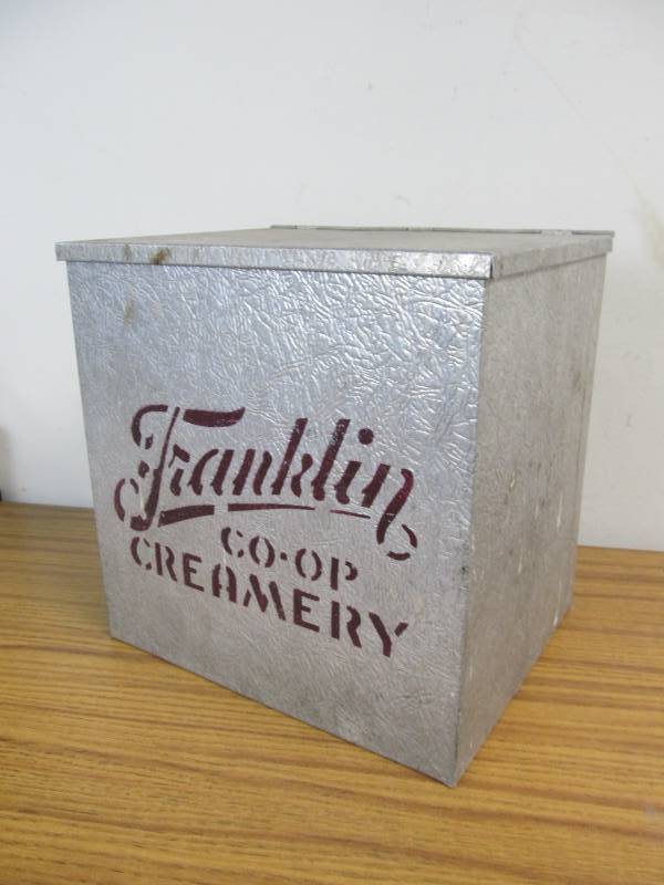 lot 11 image: Vintage FRANKLIN Co-Op Creamery Milk Bottle Crate