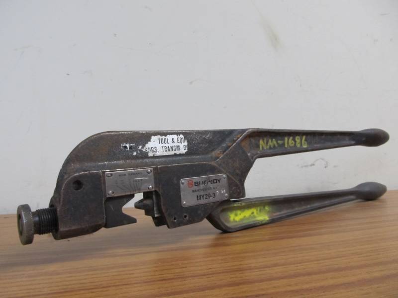 lot 13 image: Heavy Duty BURNDY MY29-3 Crimping Tool
