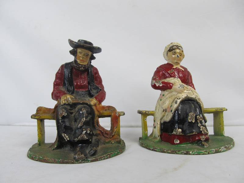 lot 20 image: Antique Painted Cast Iron Bookends - Dutch Couple