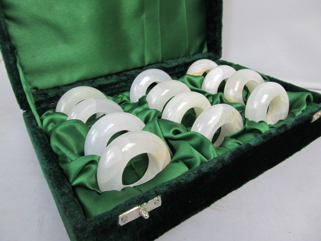 lot 138 image: Set of 12 Vintage Solid Onyx Napkin Rings wCase