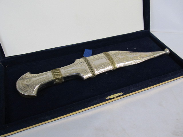 lot 141 image: Vintage Silver Plated Brass Knife wDisplay Case