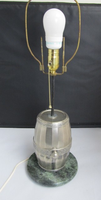 lot 162 image: Vintage BarrelKeg Table Lamp
