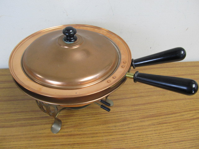 lot 179 image: Vintage Copper & Brass Chaffing Dish - Complete