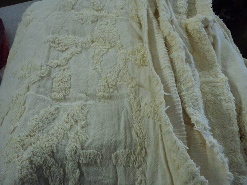 yellow chenille bedspread size 118...