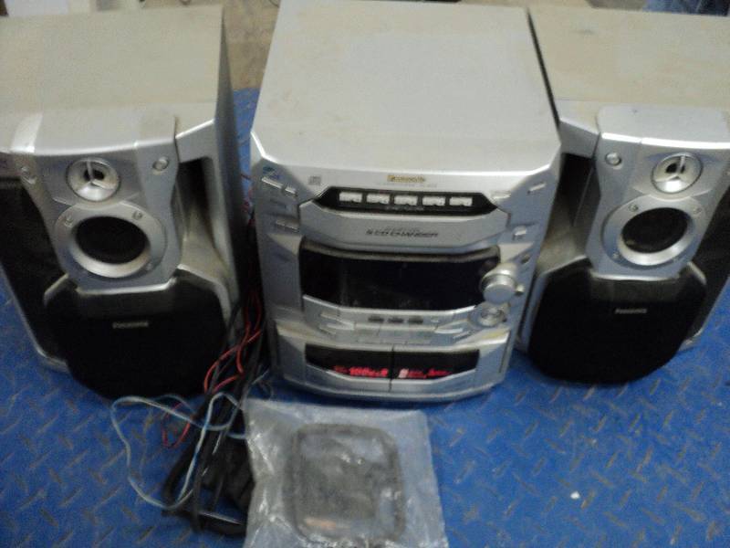 Panasonic 5 CD changer with super w...