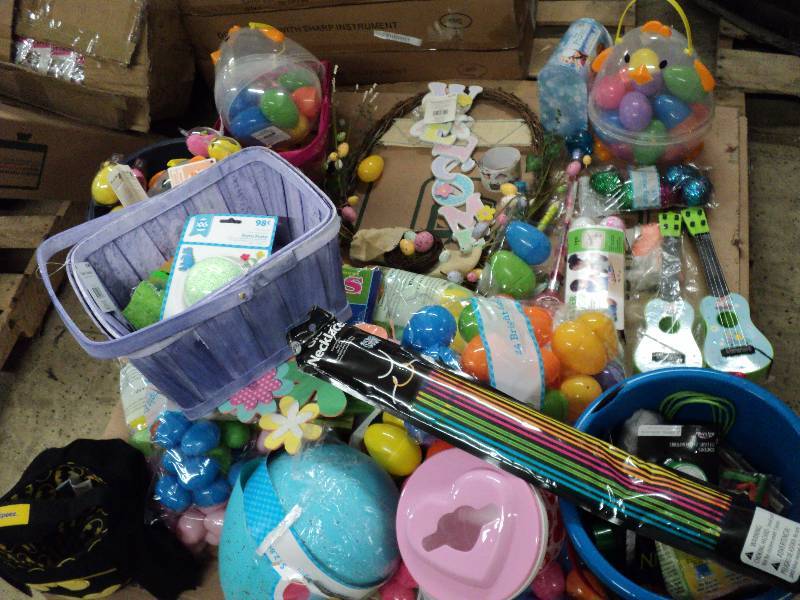 Easter and game lot - see all pictu...
