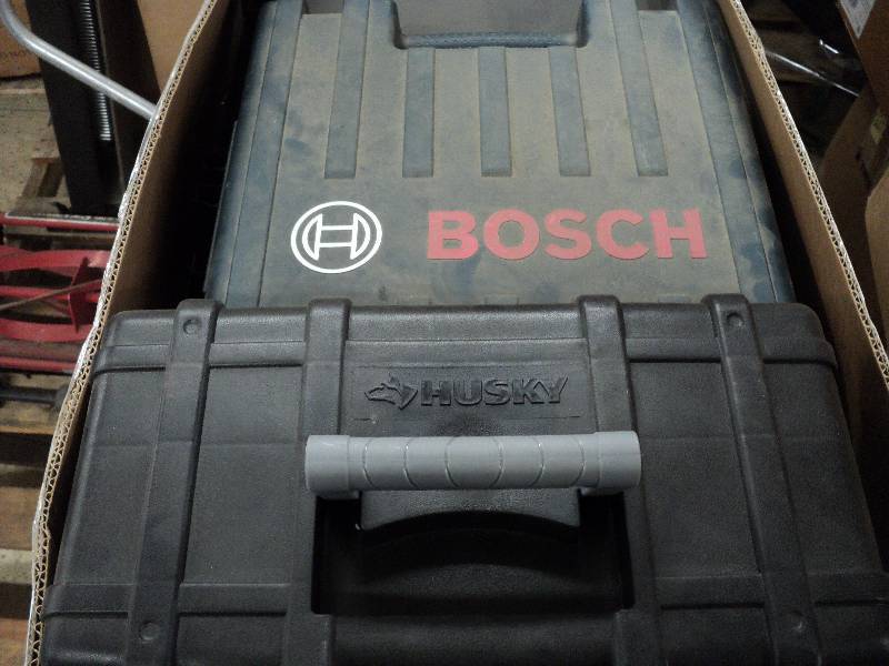 Husky 16 tool box - damaged and Bo...