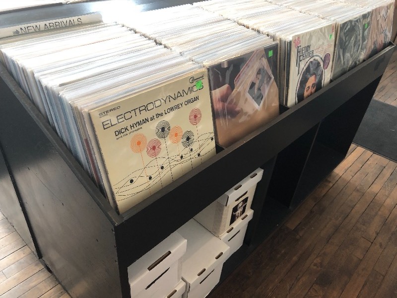 lot 48 image: Beautiful Wooden Record Browser - Holds 1200 records on the top