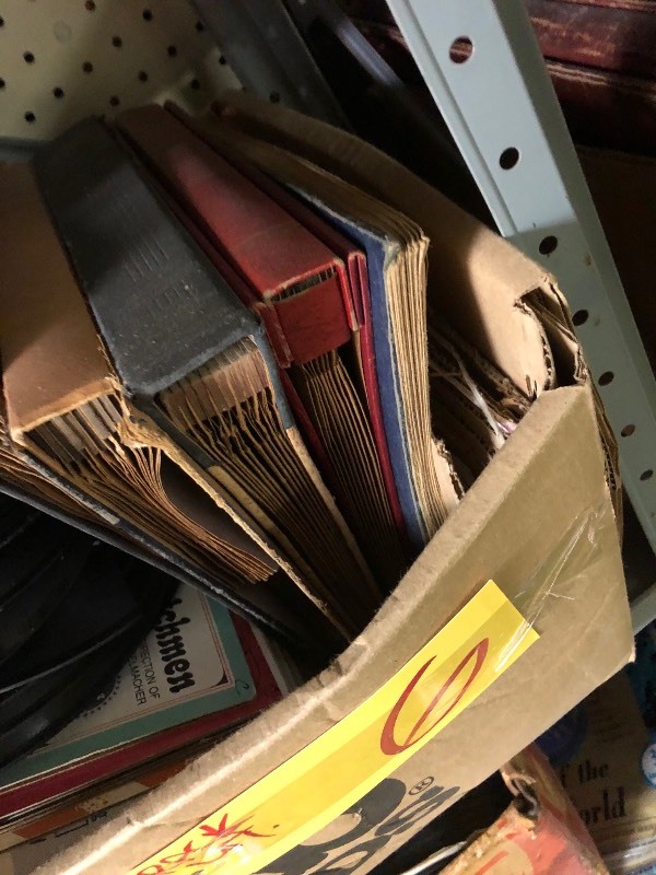 lot 6 image: Shelf with all the contents - LPs - CDs - 78s -