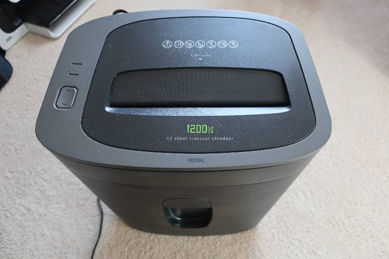 lot 5 image: 12 page shredder