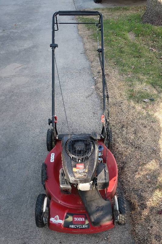 lot 3 image: Toro Lawnmower