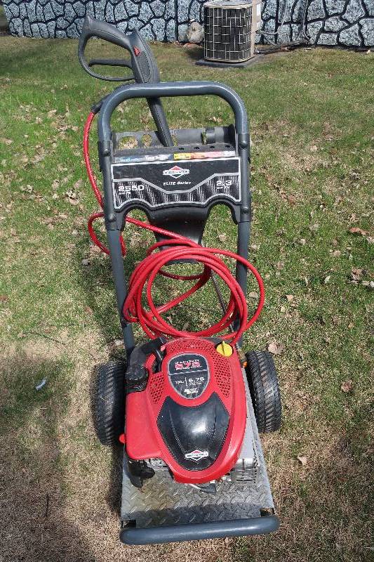 lot 25 image: Briggs and Stratton Pressure Washer