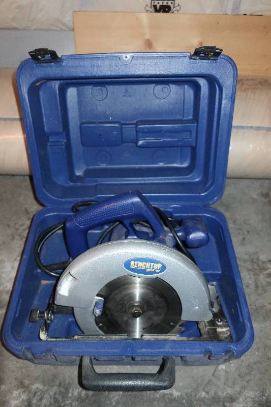 lot 42 image: Benchtop pro circle saw and case