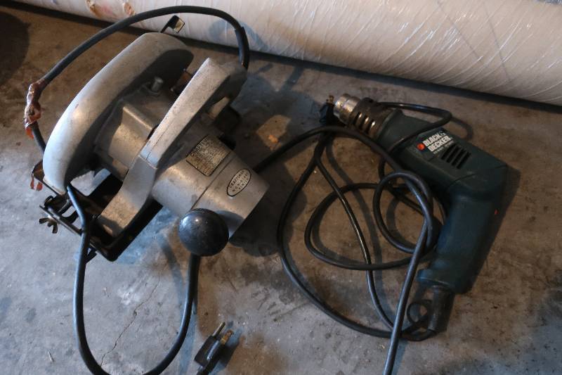 lot 44 image: Craftsman 7 saw and Black and Decker heat gun