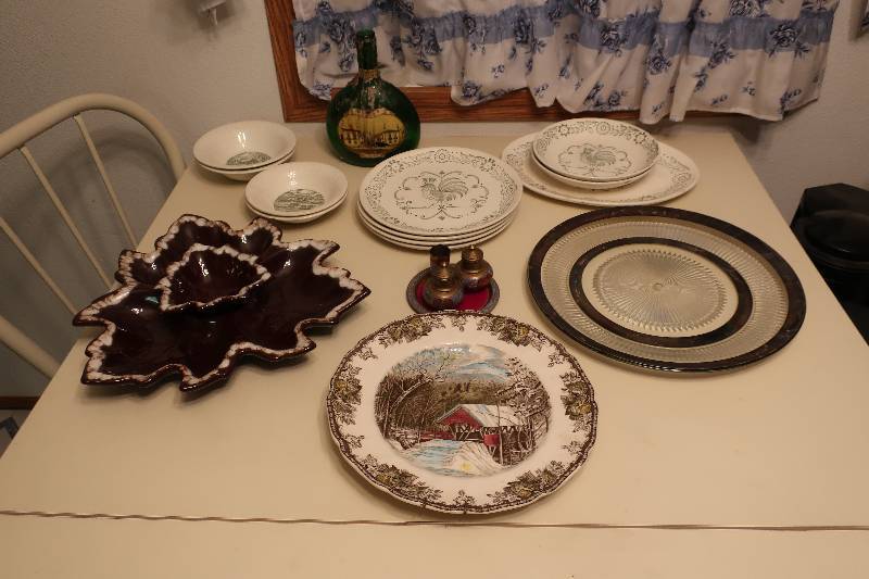 lot 51 image: Misc serving plates