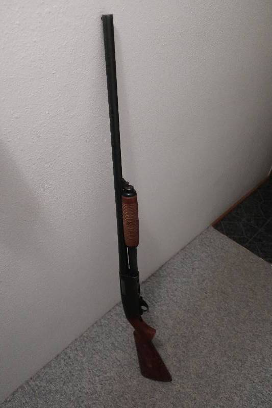 lot 71 image: Springfield 67H 12-gauge Shotgun