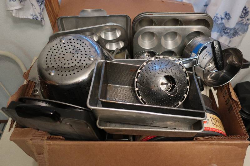 lot 56 image: Huge box of baking pans