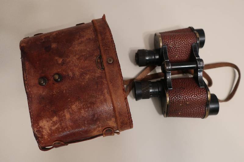 lot 69 image: Vintage Navy binoculars