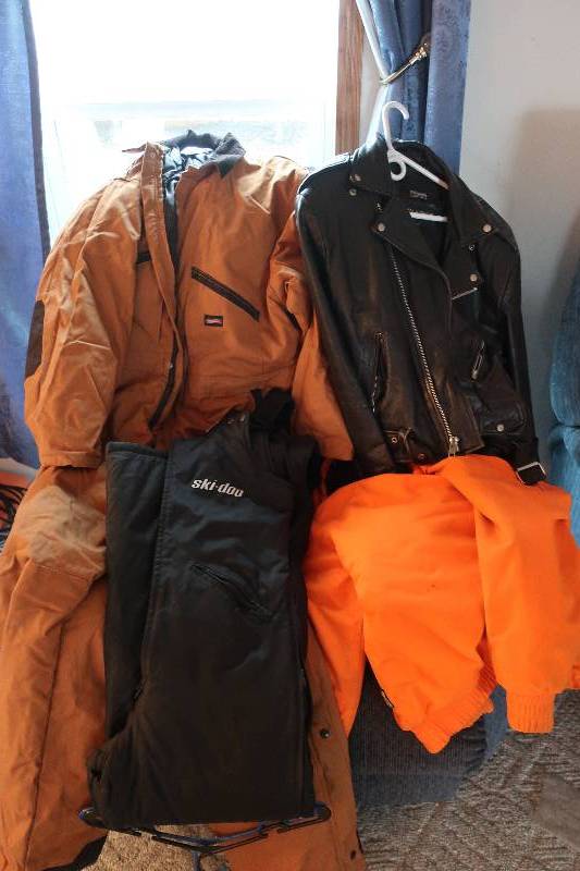 lot 75 image: Mens coats and outerwear