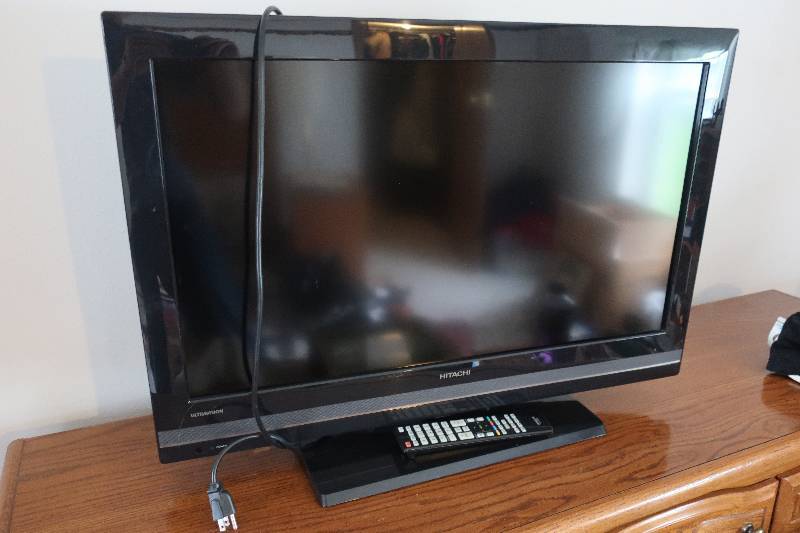 lot 76 image: Hitachi 32 TV