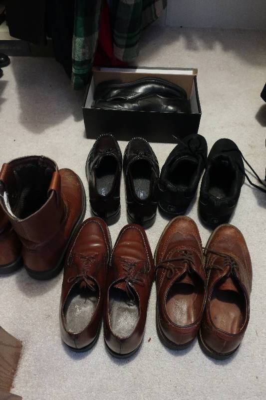 lot 110 image: Mens shoe lot