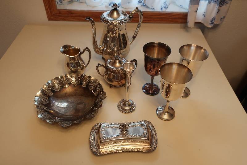 lot 112 image: Silver lot