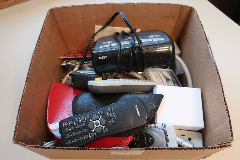 lot 114 image: Junk drawer lot