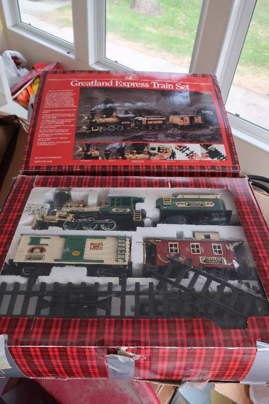 lot 116 image: Christmas train set