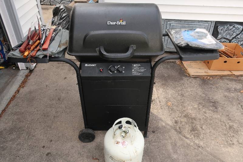 lot 118 image: Grill and accessories