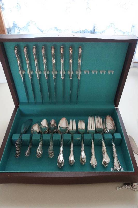 lot 121 image: Silver-plated flatware set