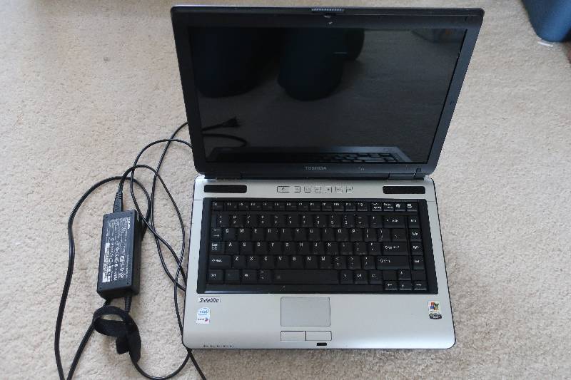 lot 126 image: Toshiba laptop and laptop tray