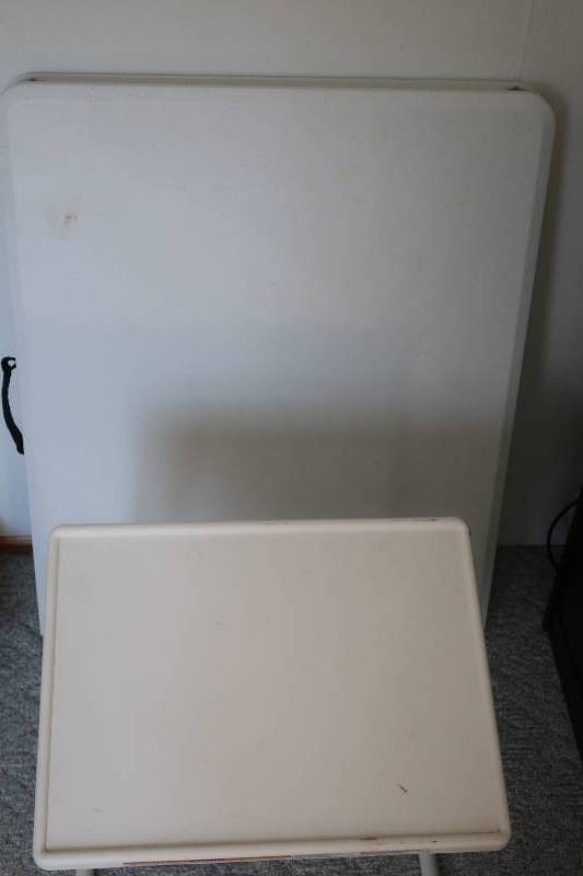 lot 130 image: Lifetime table and Tablemate