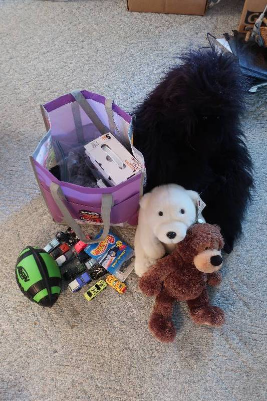 lot 140 image: Puzzles, Hot Wheels and stuffed animals