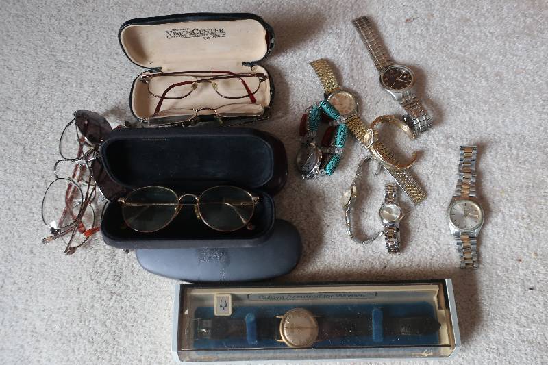 lot 147 image: Glasses and watches