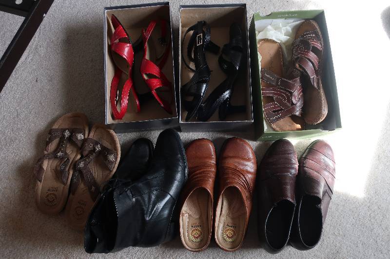 lot 151 image: Ladies shoes