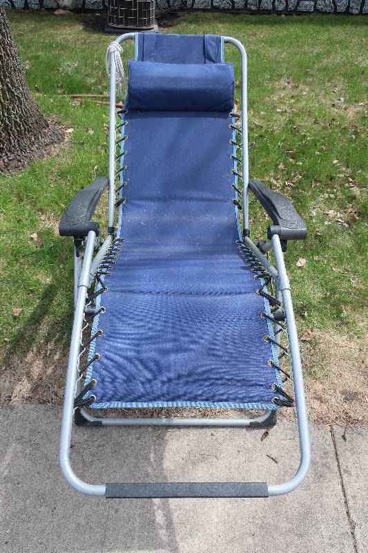 lot 166 image: Reclining lawn chair