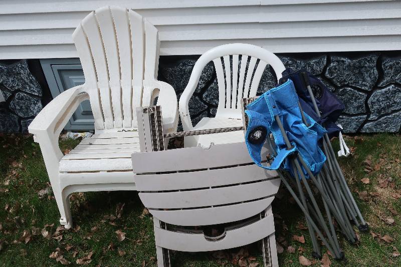 lot 171 image: Lawn chair lot