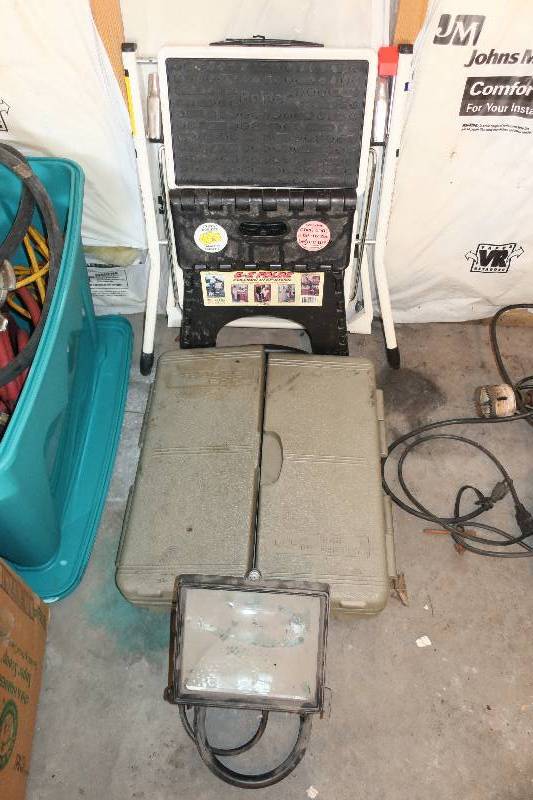 lot 181 image: Step stools, tool set and light