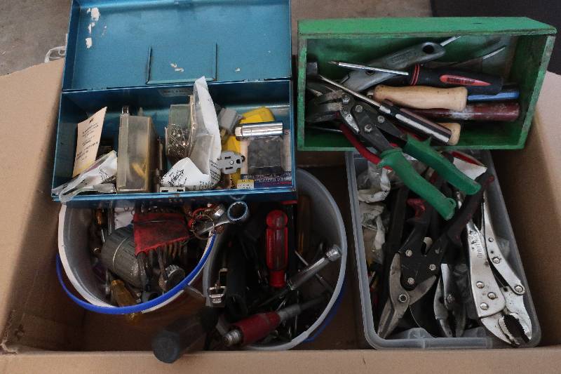 lot 183 image: HUGE box of tools
