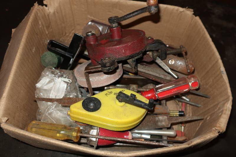 lot 186 image: Box of tools
