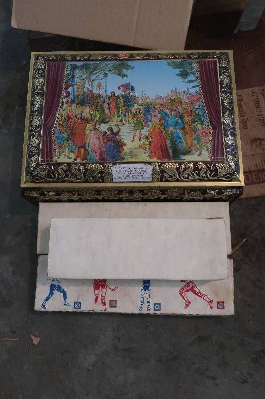 lot 192 image: Neat metal box and sports cards