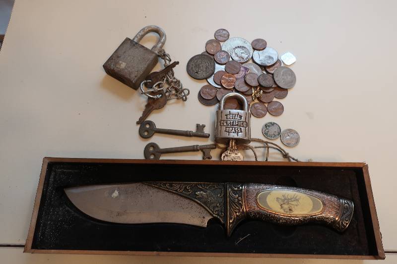 lot 196 image: Mini treasure hunt