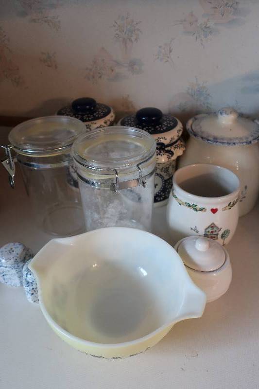 lot 201 image: Canisters and bowls on counter