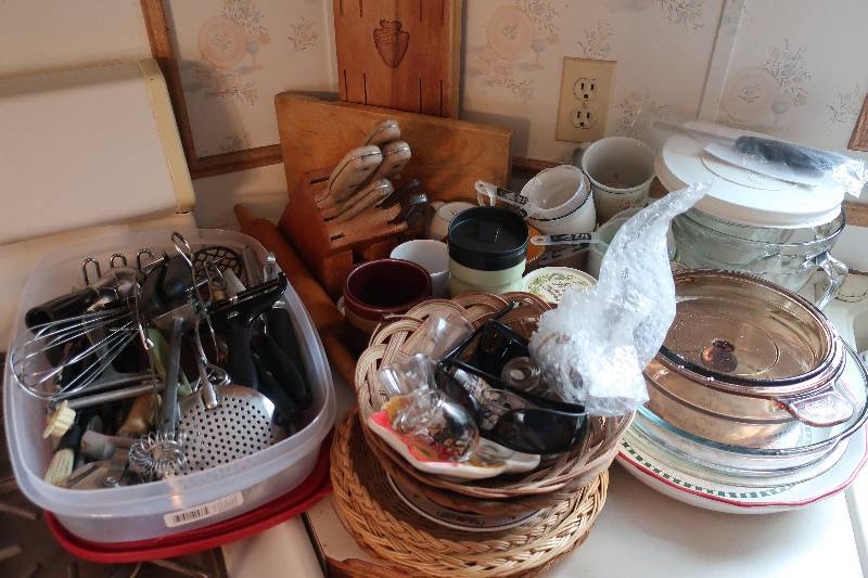 lot 203 image: Everything in picture