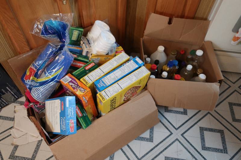 lot 207 image: Two boxes of food and kitchen supplies