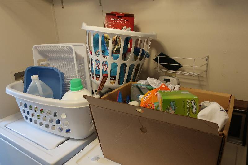 lot 214 image: Laundry baskets and contents