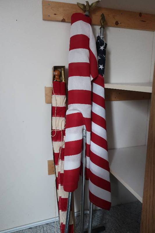 lot 216 image: 3 flags