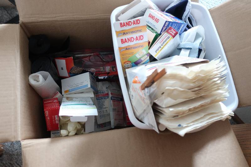lot 220 image: Box of medical and miscellaneous